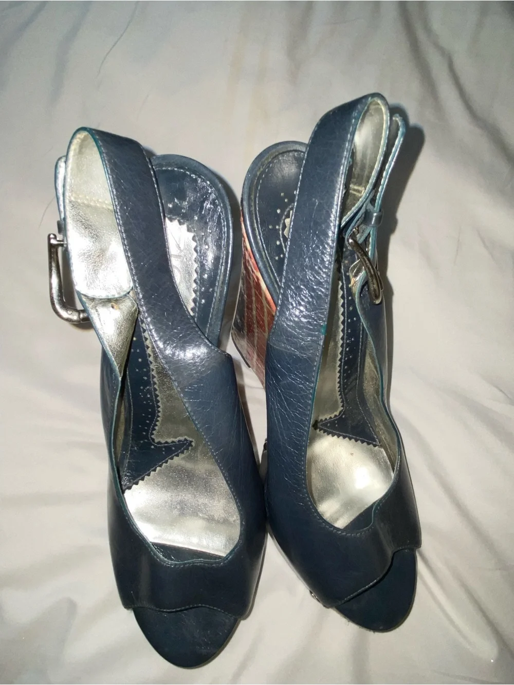 Zinc Leather Peep-Toe Wedge Sandals in Navy size 9